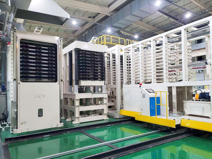 Vacuum laminating machine