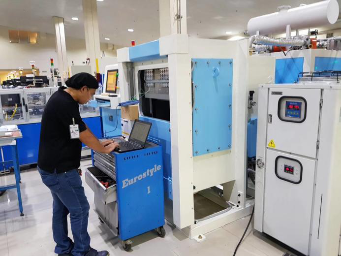 Vacuum hot press