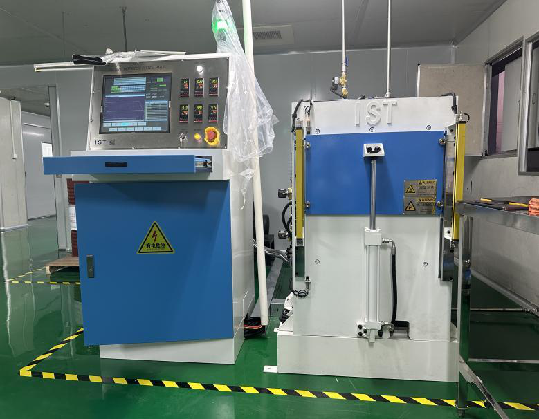 Vacuum hot press