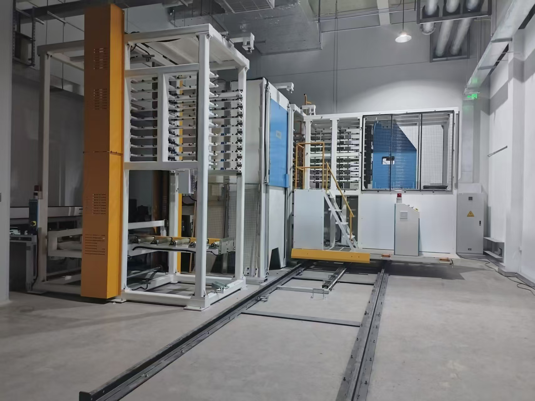 Vacuum laminating machine