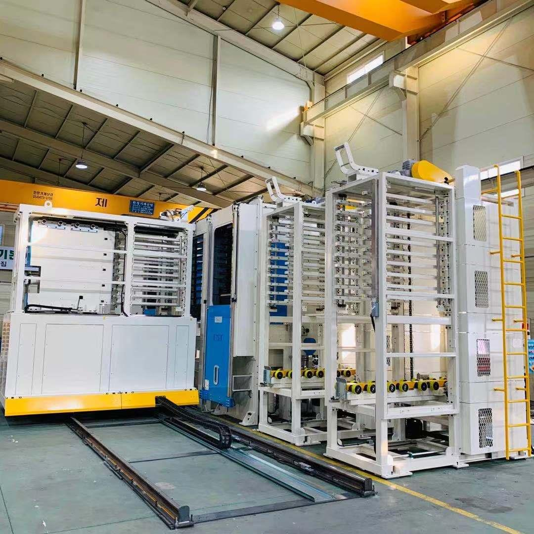 Vacuum laminating machine