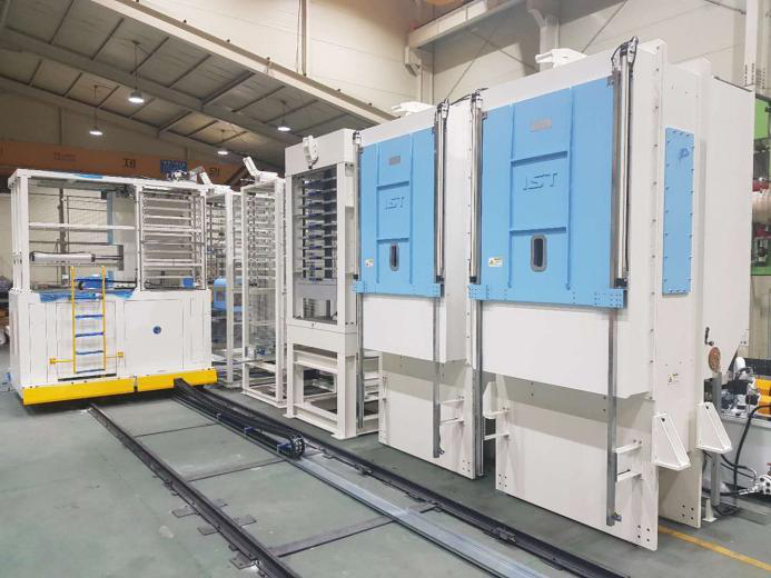Vacuum laminating machine